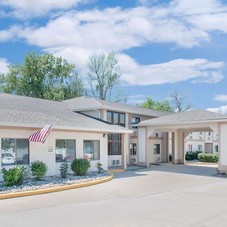 Super 8 By Wyndham Ottumwa Μοτέλ Εξωτερικό φωτογραφία