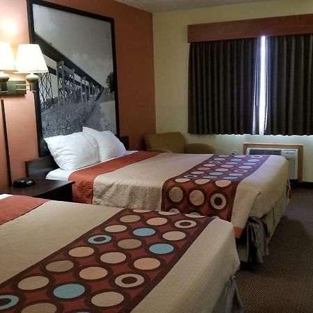 Super 8 By Wyndham Ottumwa Μοτέλ Εξωτερικό φωτογραφία