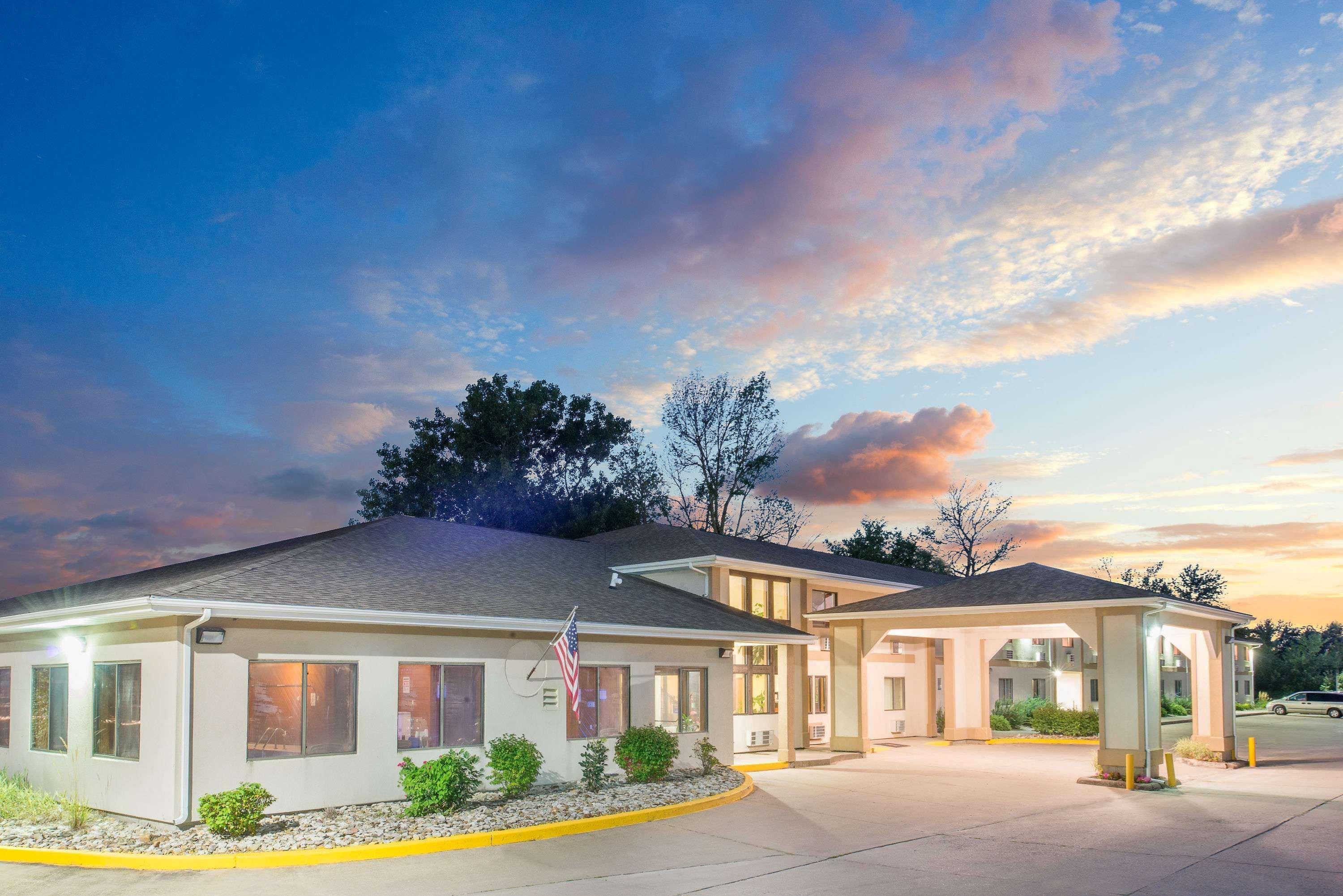 Super 8 By Wyndham Ottumwa Μοτέλ Εξωτερικό φωτογραφία